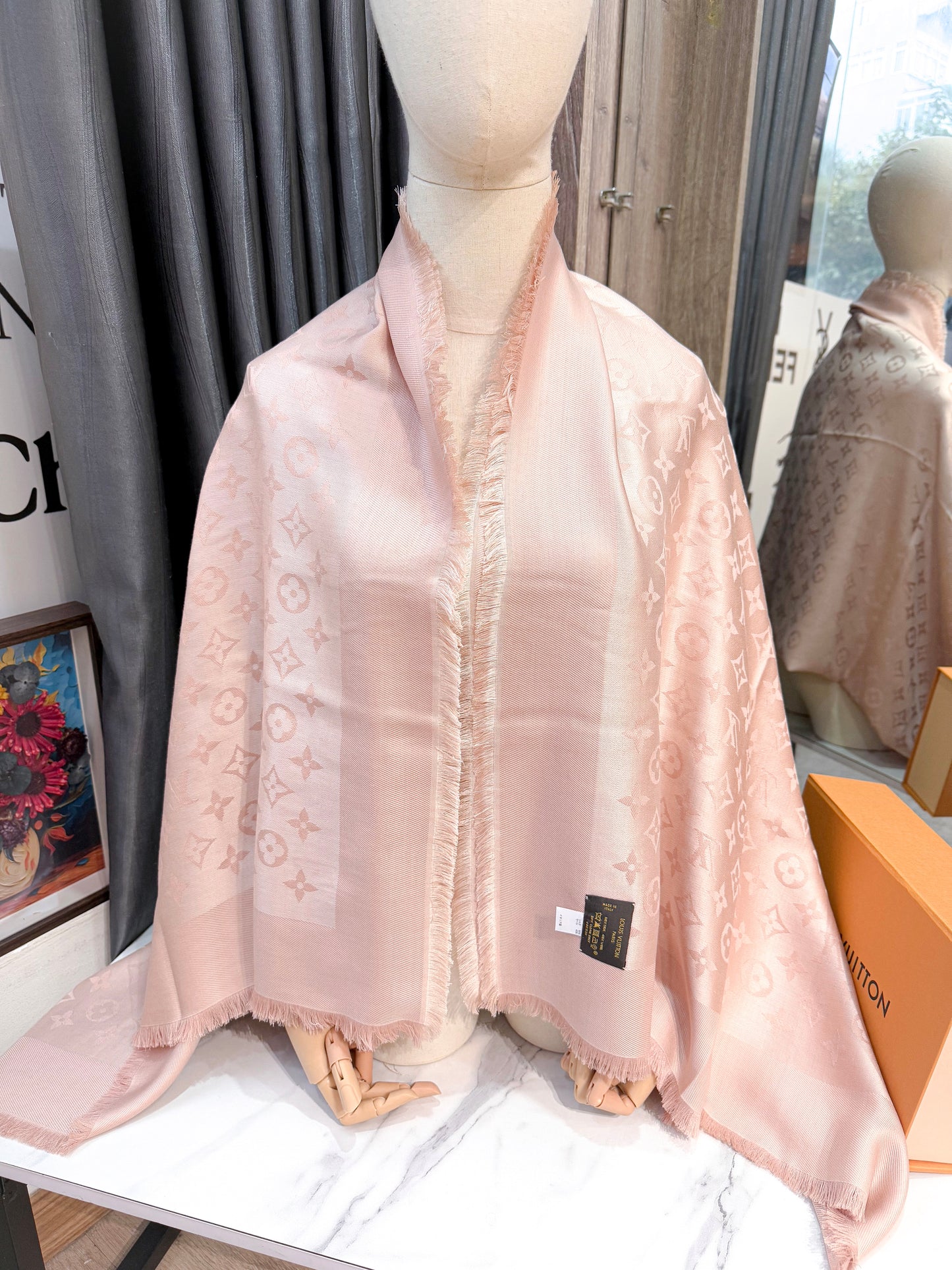 Khăn LV Hồng 28/2