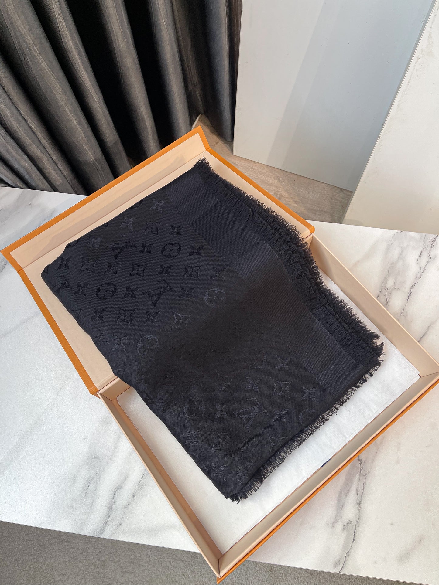 Khăn LV Đen Khổ 140x140