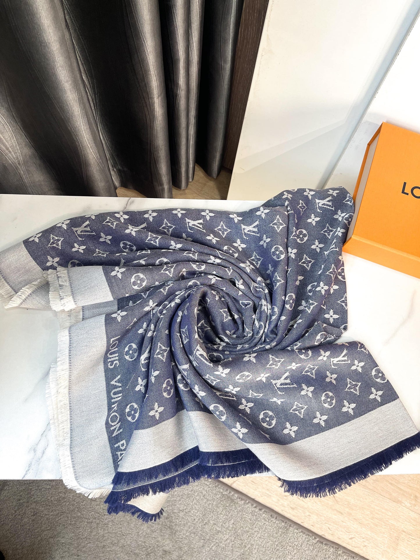 Khăn LV Denim