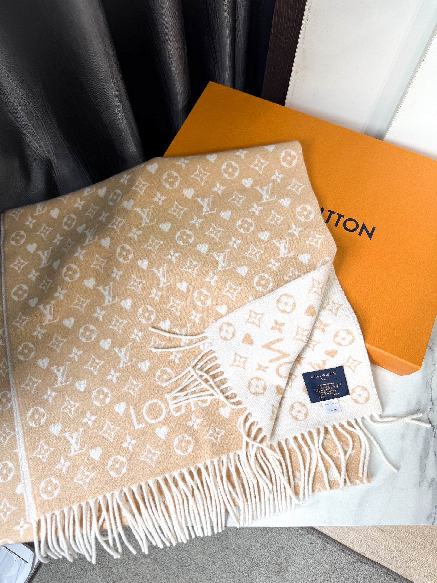 Khăn LV Cashmere Begie