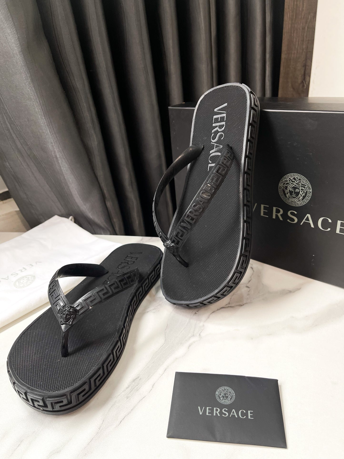 Xỏ Ngón Versace New Size 39