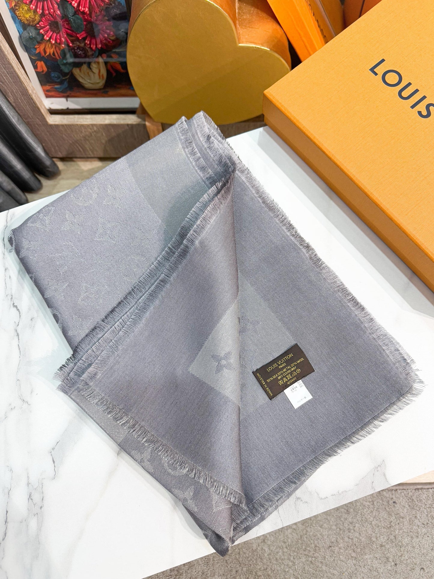 Khăn LV Ghi Ánh Kim Grey 5/4