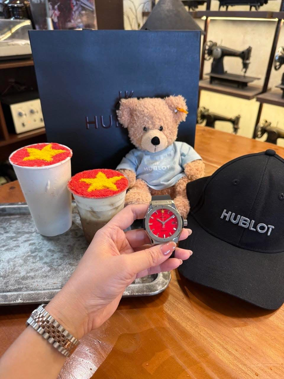 Đồng Hồ Hublot Classic Fusion Viet Nam Limited 70pcs 42mm