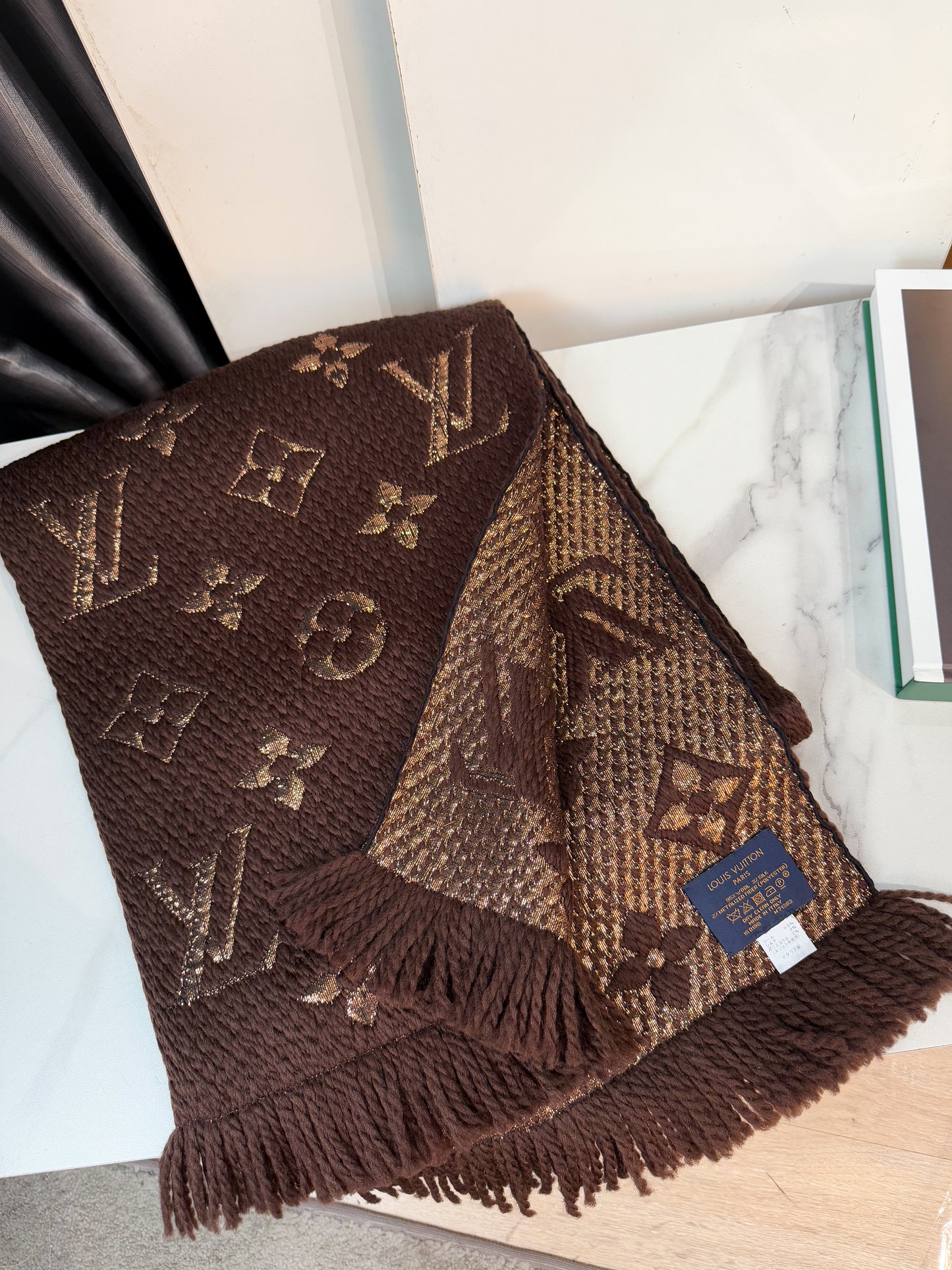 Khăn Len LV Nâu Ánh Kim