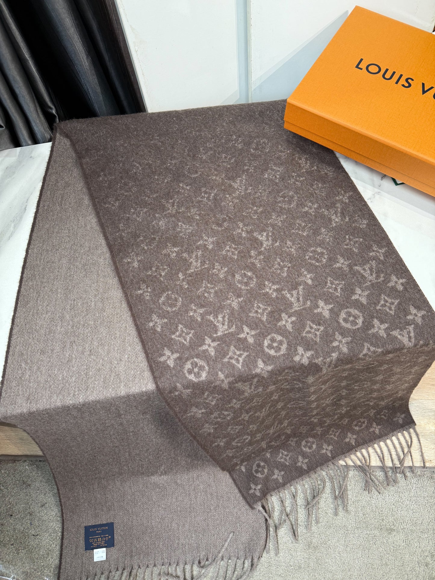 Khăn Len LV Tone Trầm