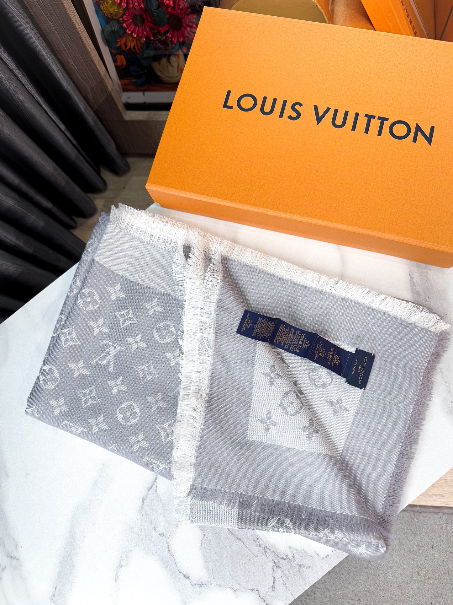 Khăn LV Ghi Ngọc Trai 27/3