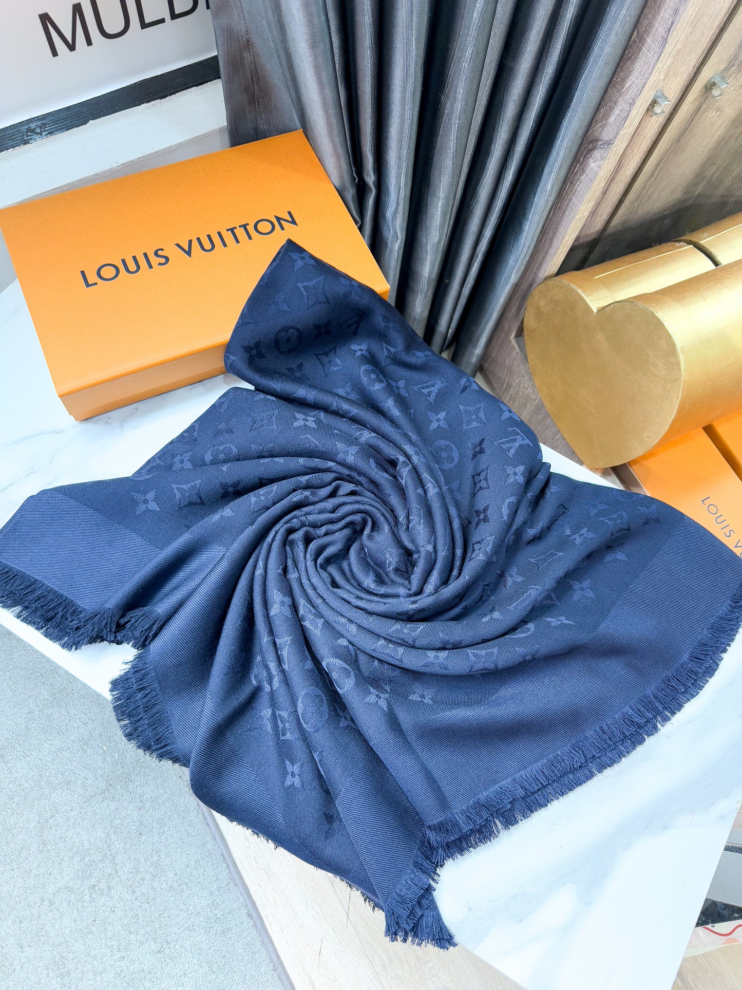 Khăn LV Khổ 140x140 10-2