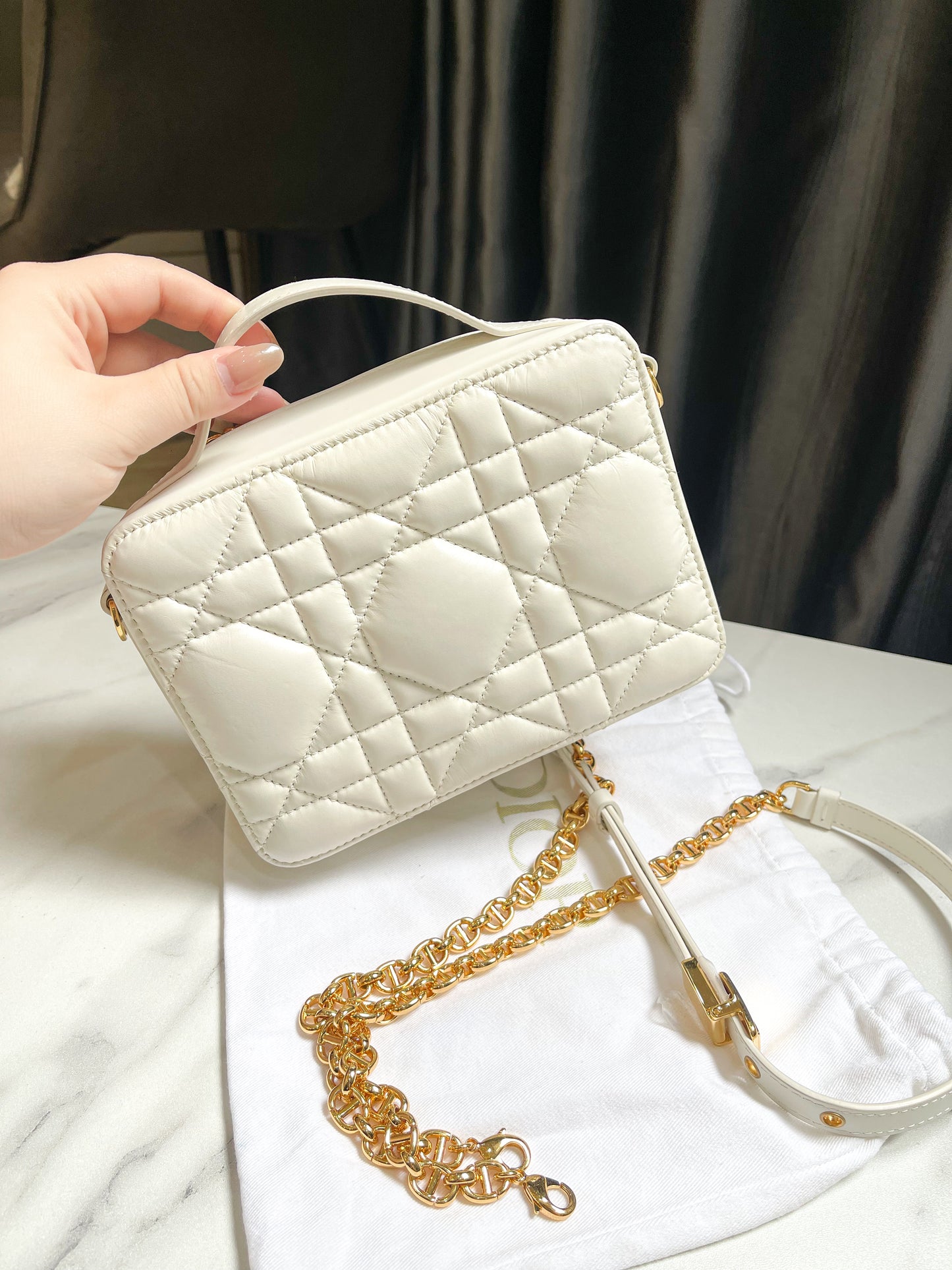 Dior Caro Trắng