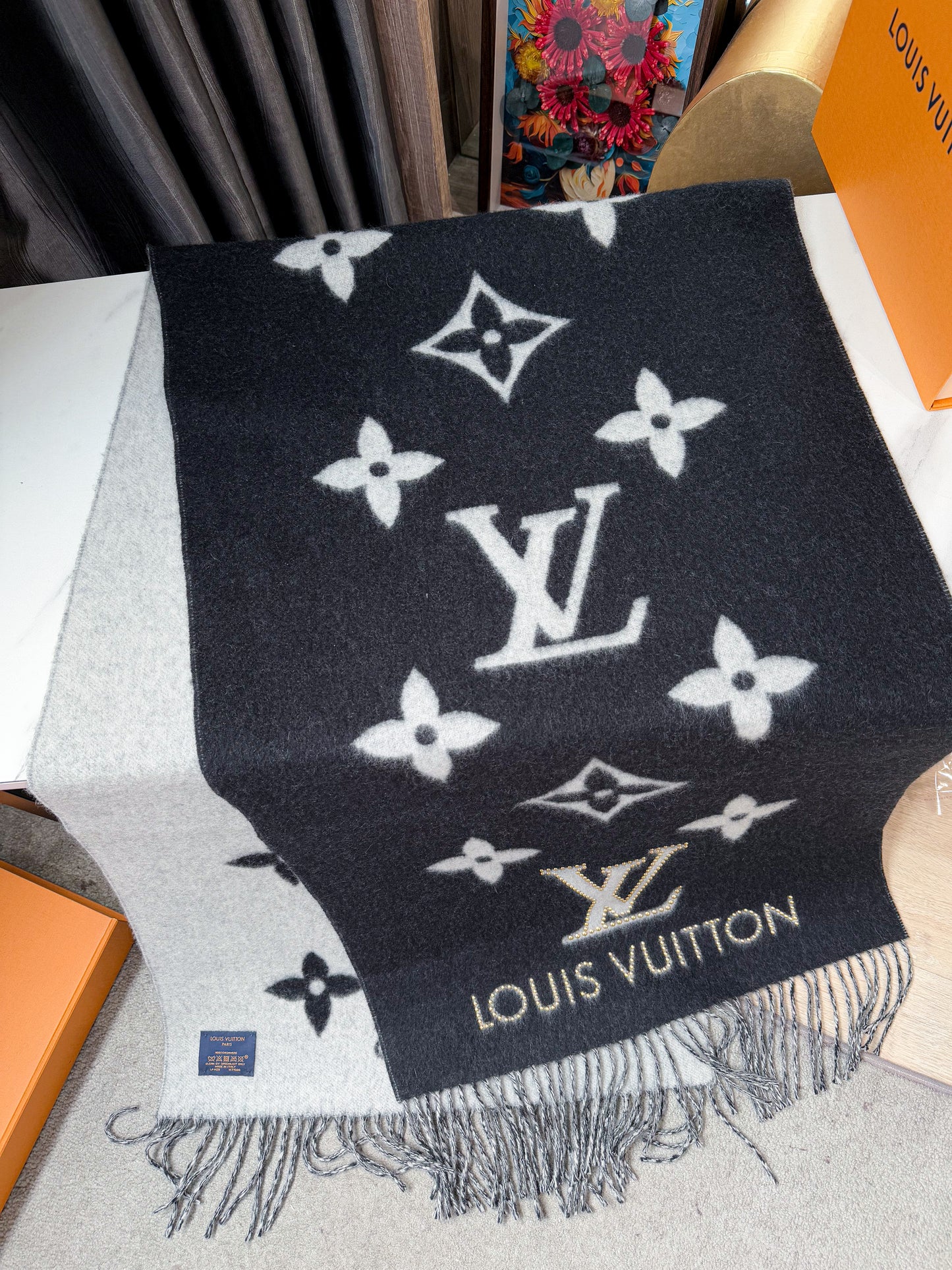 Khăn LV Cashmere Đính Hạt 8/3