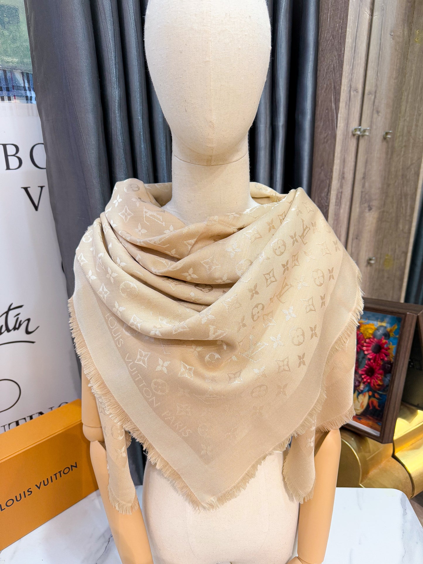 Khăn LV Begie Nâu