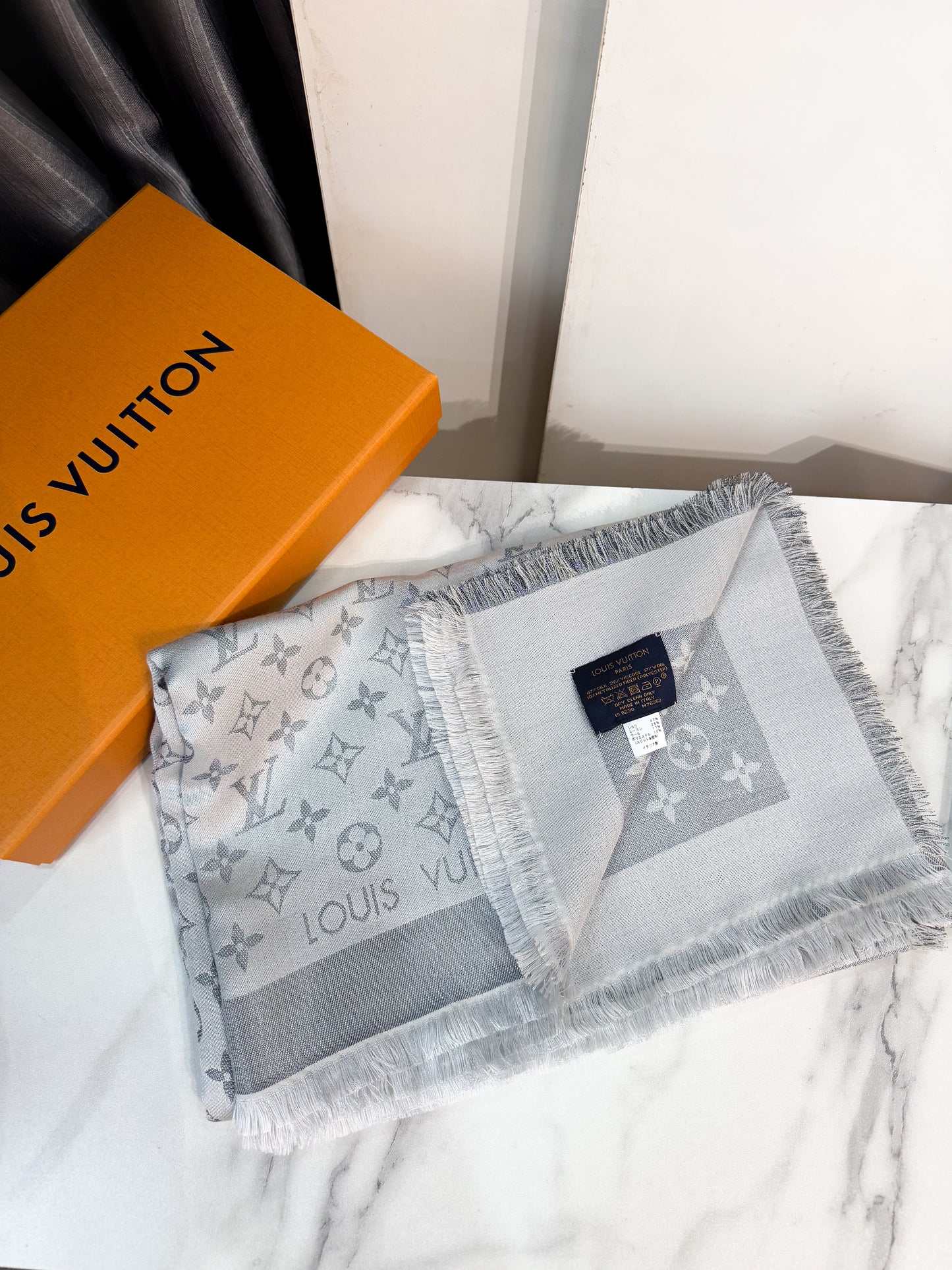 Khăn LV Ánh Kim Ghi