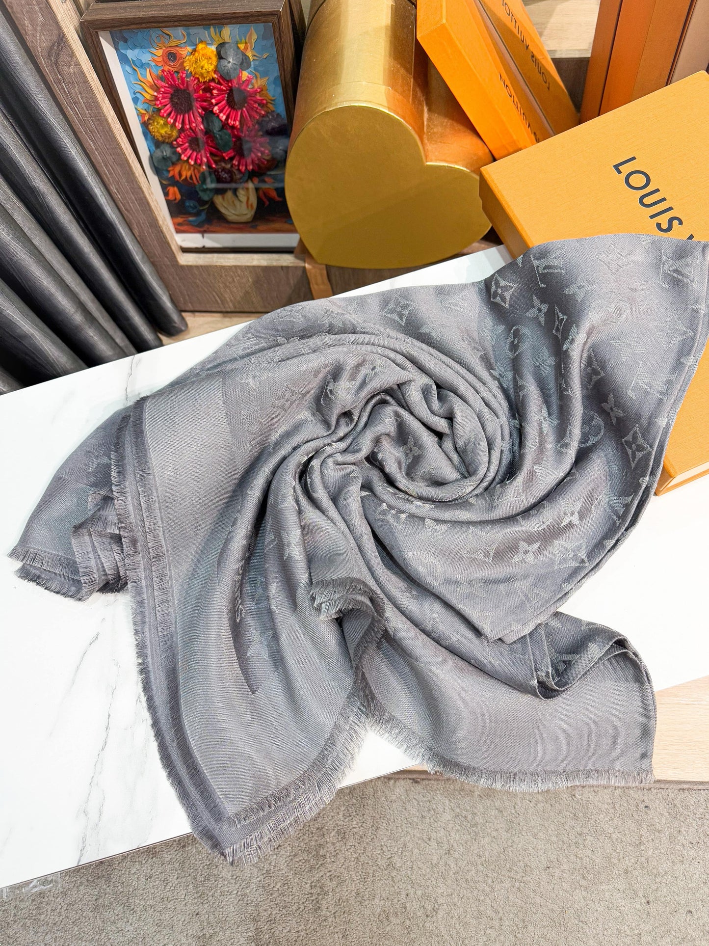 Khăn LV Ghi Ánh Kim Grey 5/4