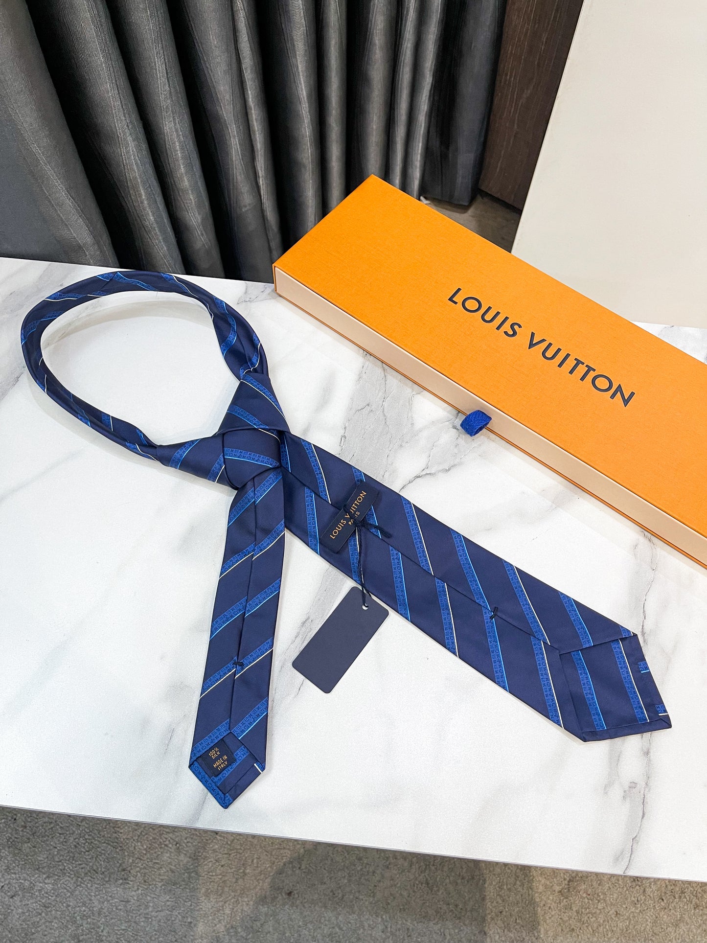 Cà Vạt LV