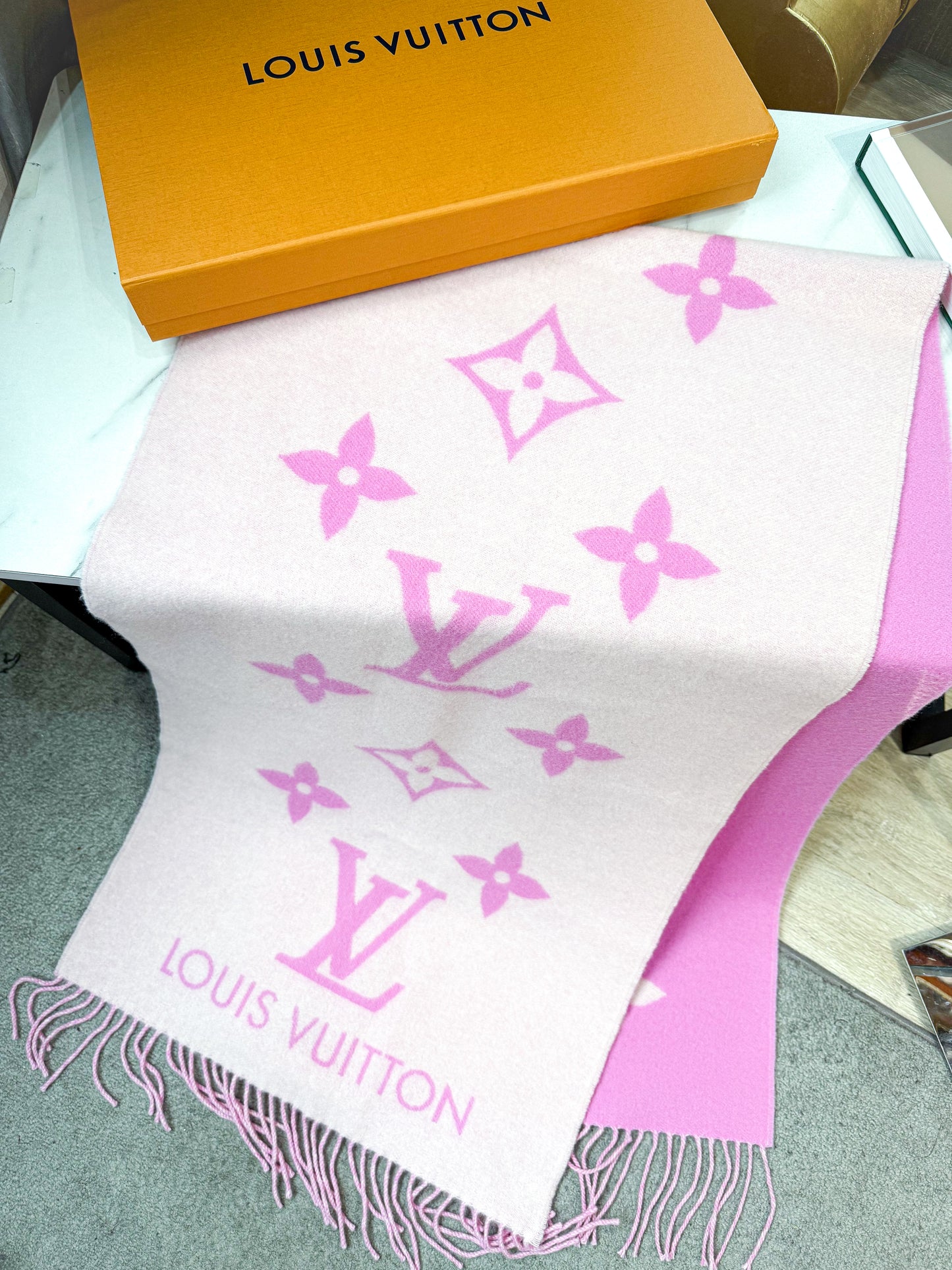 Khăn LV Cashmere Hồng