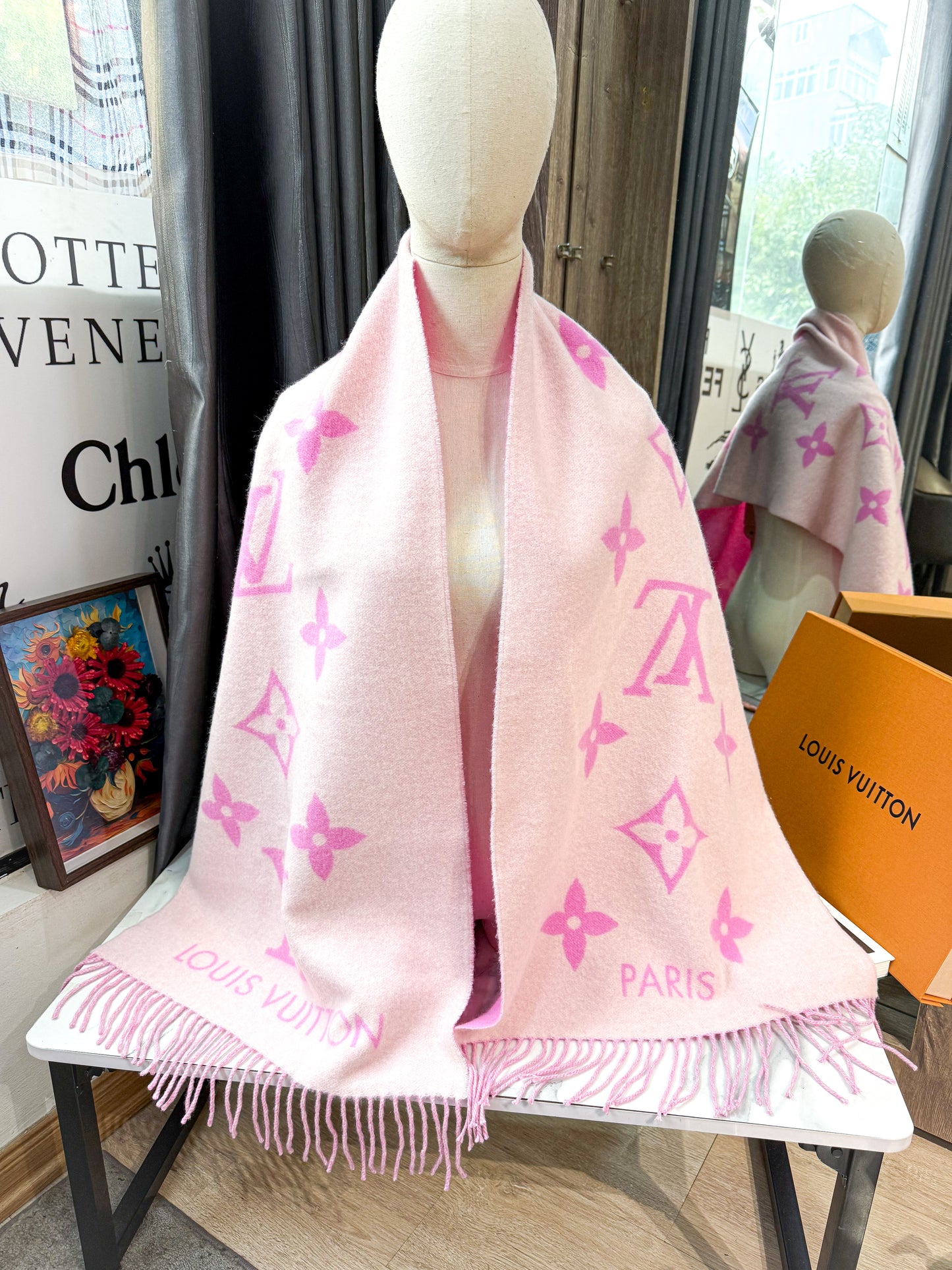 Khăn LV Cashmere Hồng