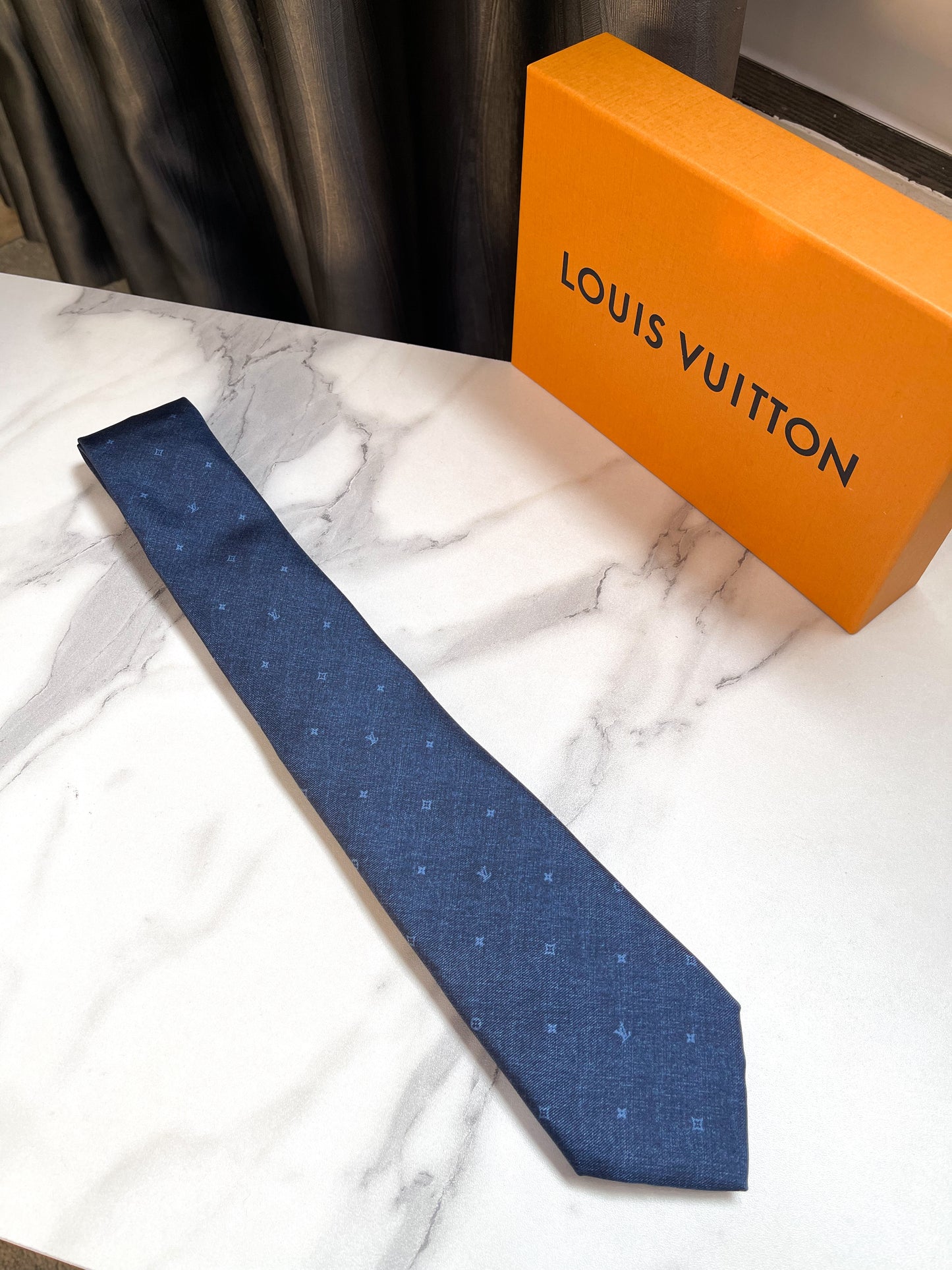 LV Tie
