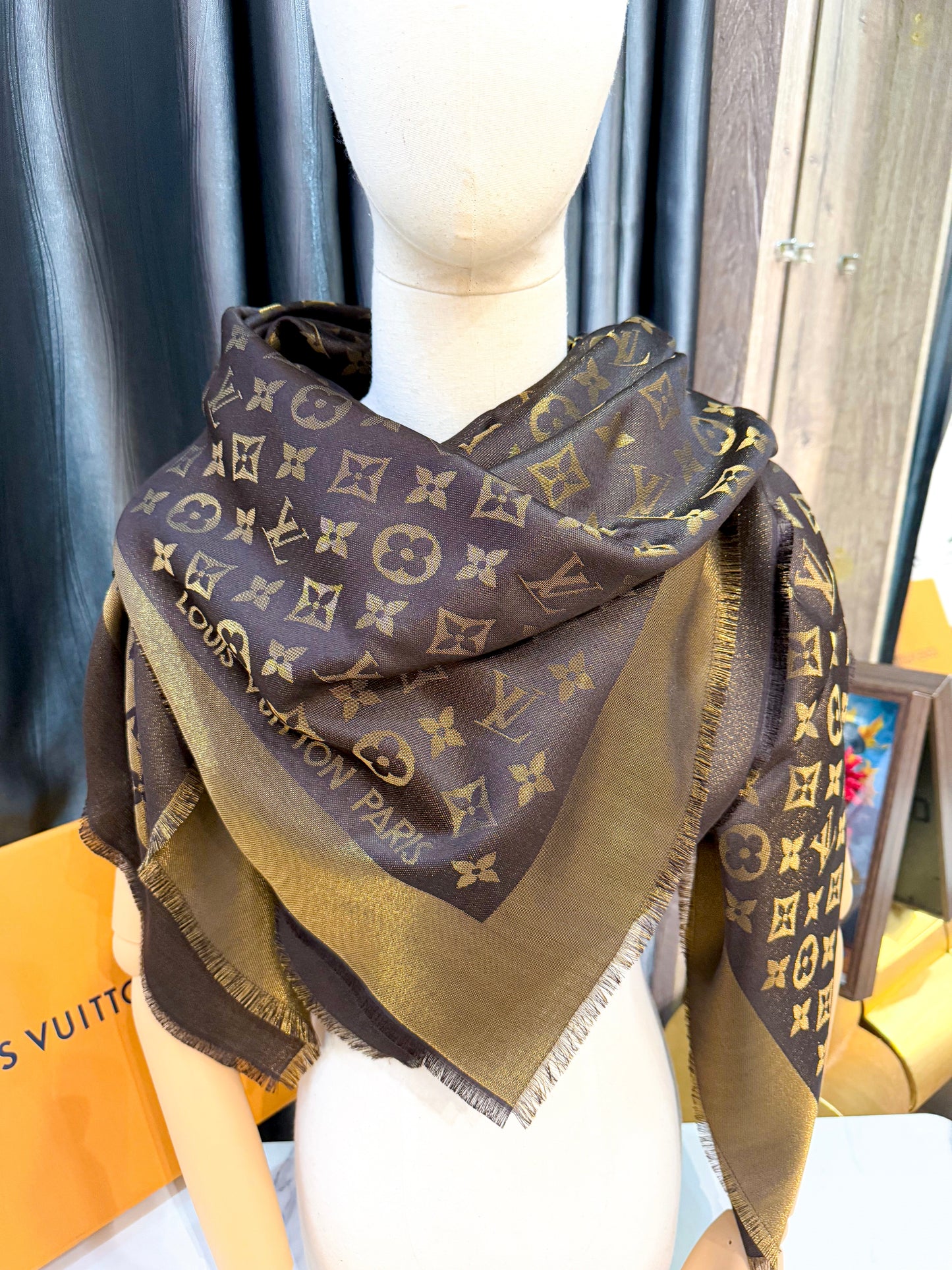 Khăn LV Ánh Kim Nâu 14-2