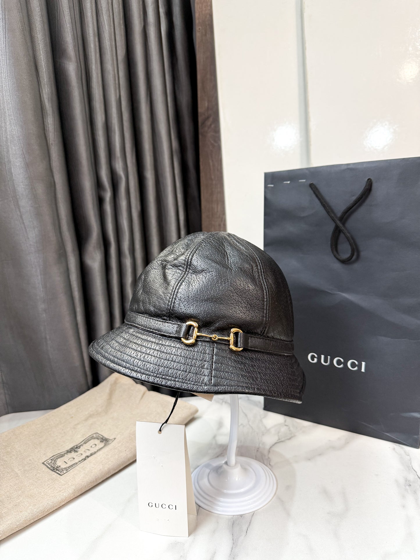 Mũ Gucci Da Đen Size S