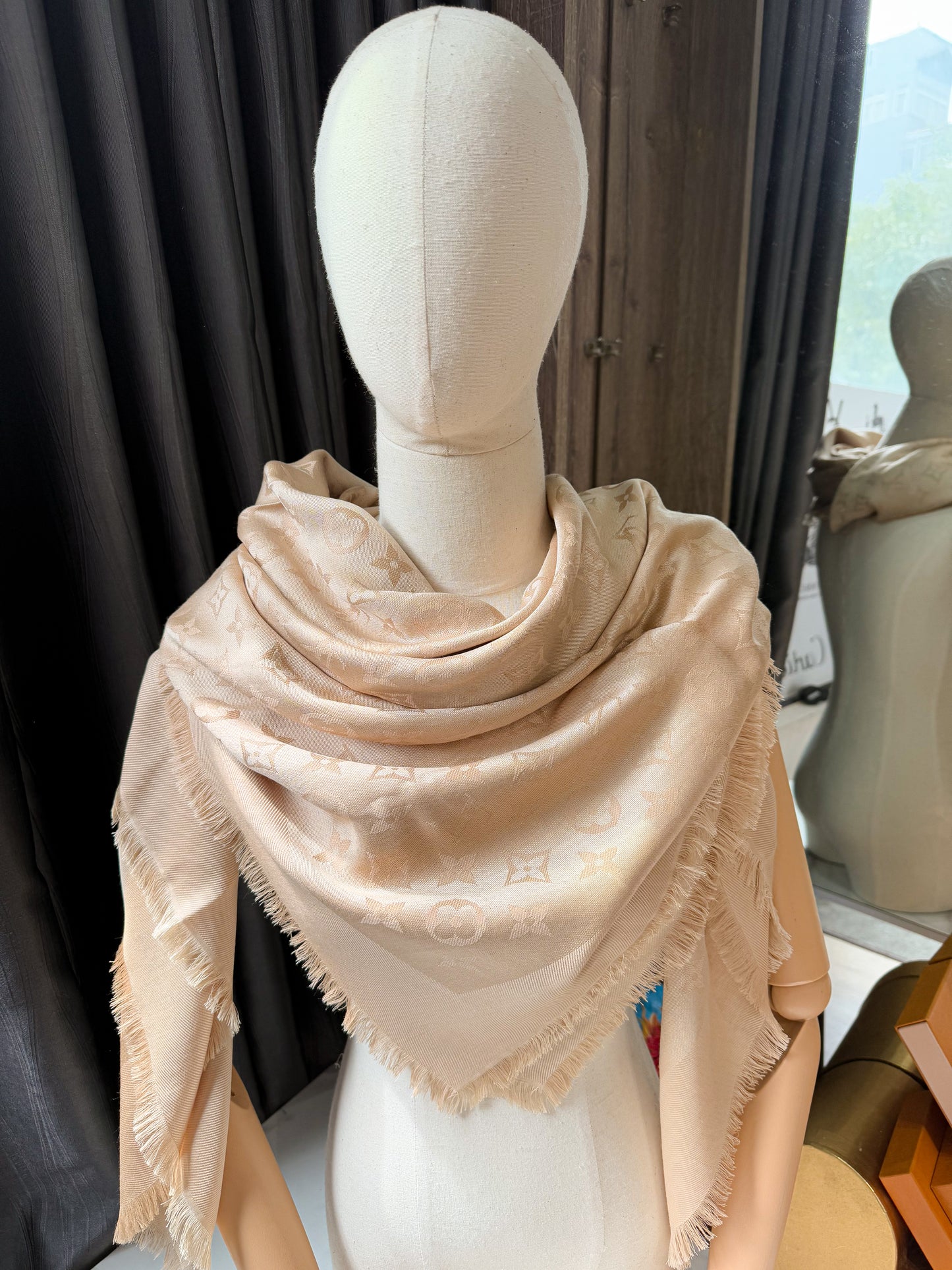 Khăn LV Begie Nâu 7/3