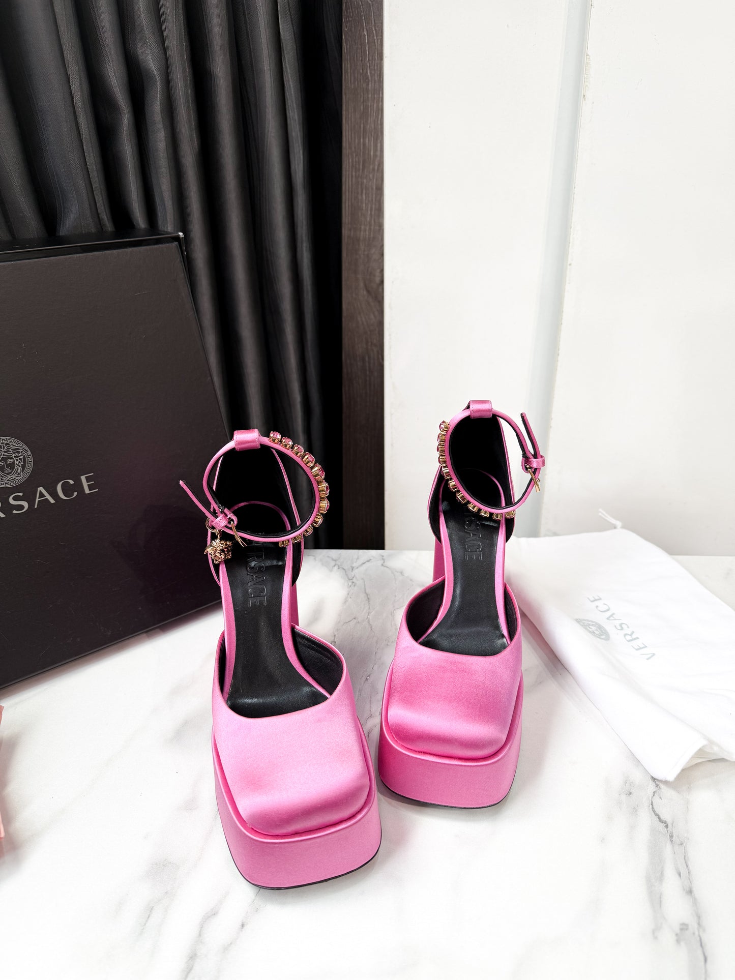 Giày Versace Hồng Size 35