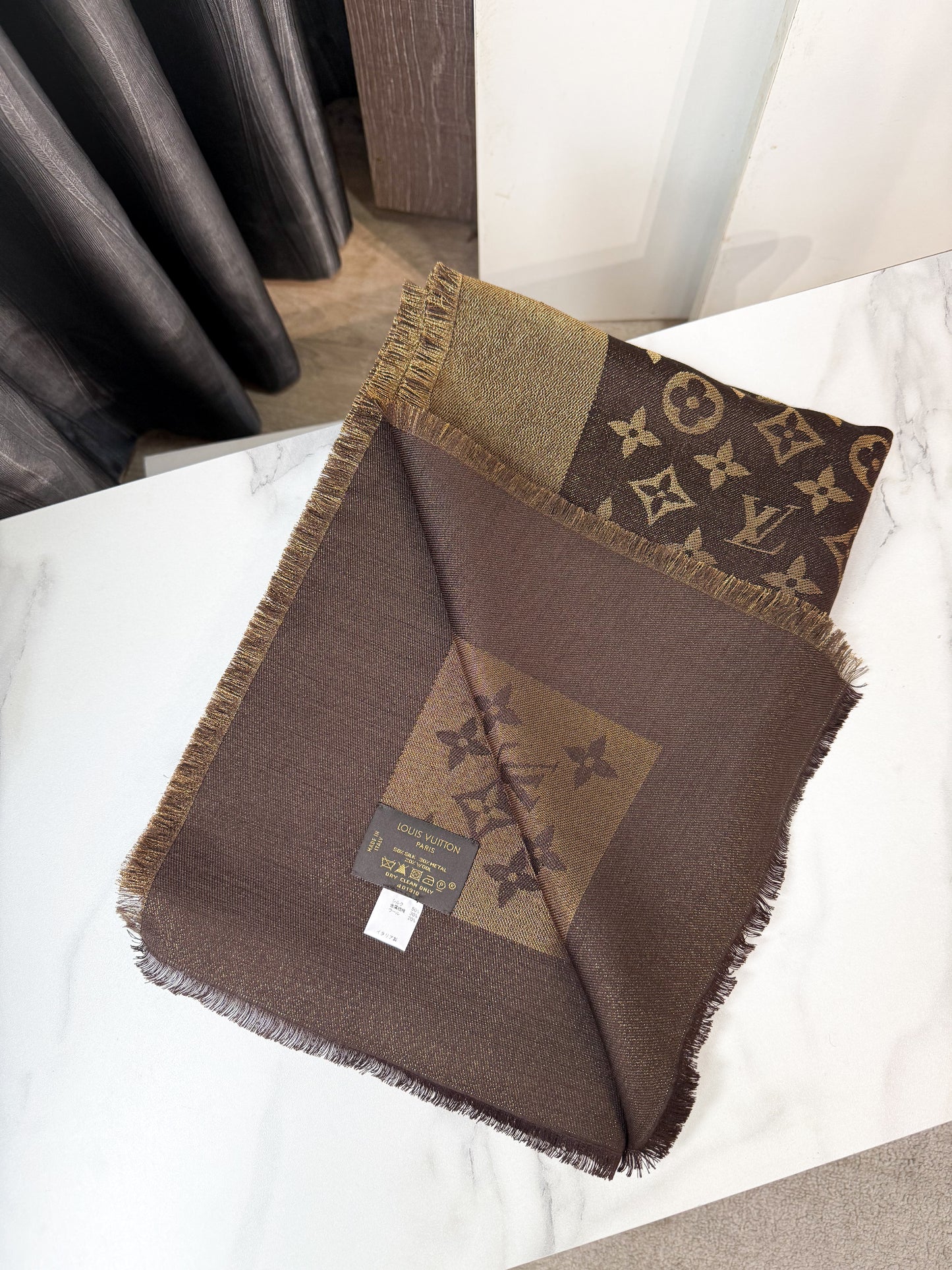 Khăn LV Ánh Kim Nâu