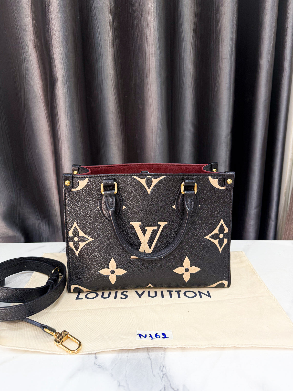A A LV On The Go Da Bê TV162