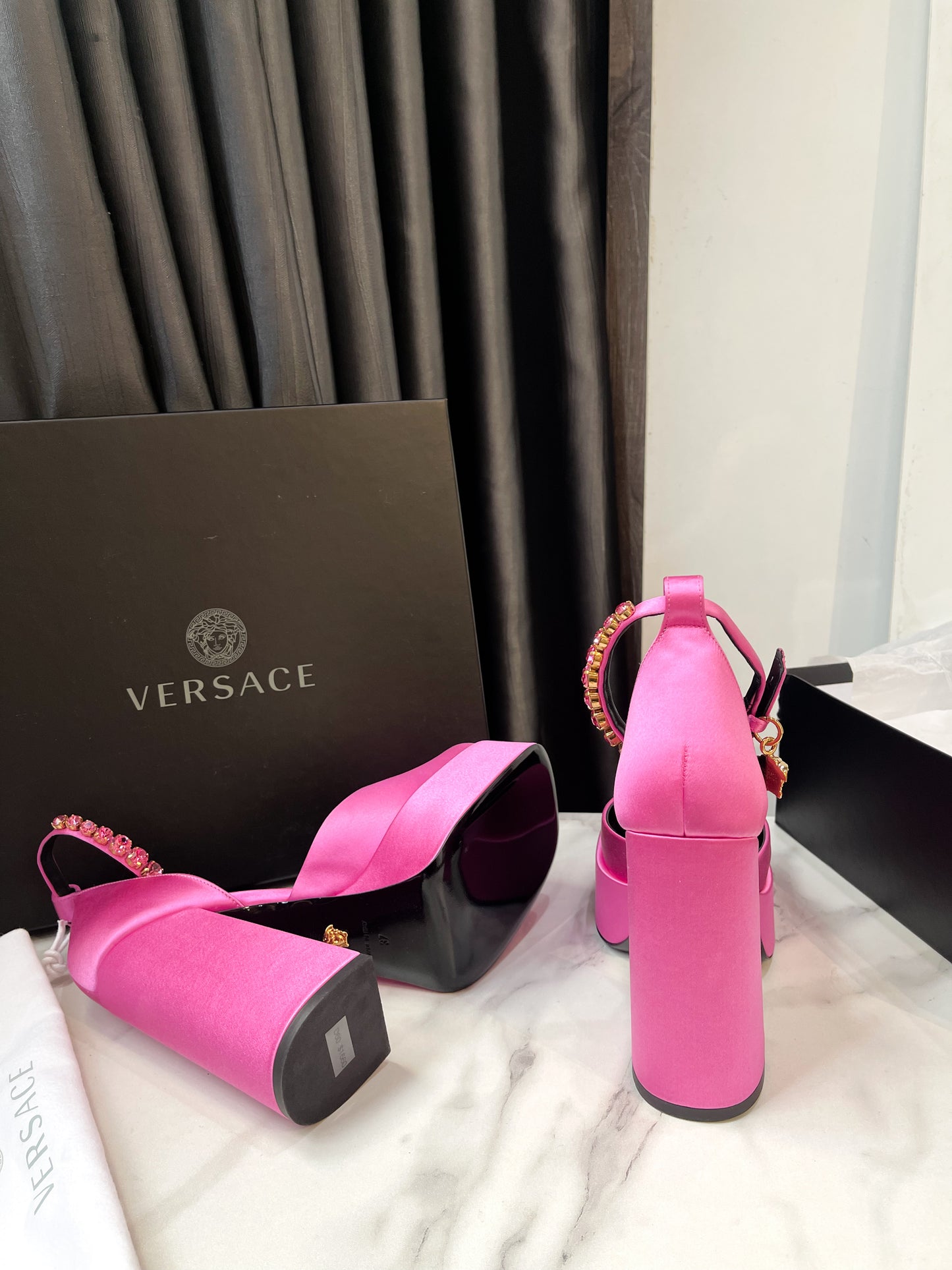 Giày Versace Hồng New Size 37