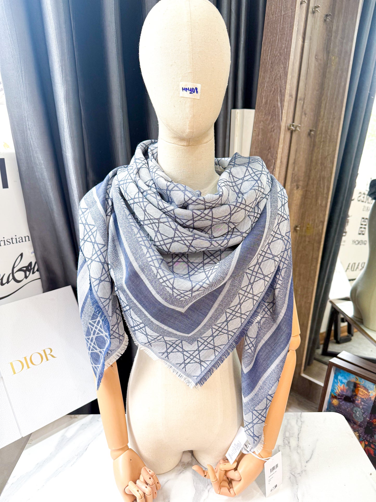 Khăn Dior New Khổ 140x140 HN108