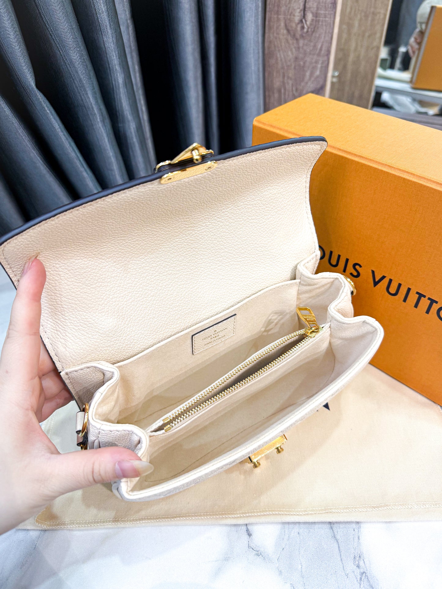 A A LV Metis East West