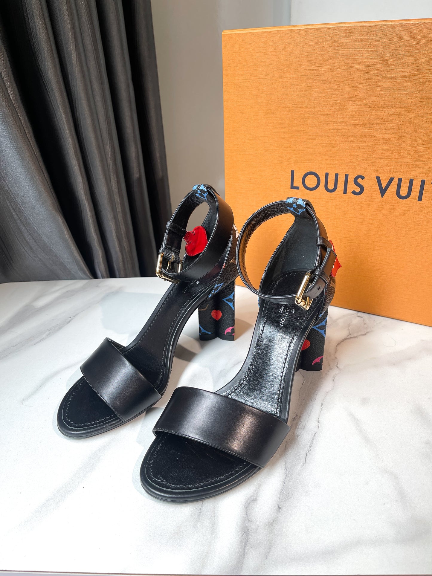 Sandal LV Gót Cờ Size 36.5