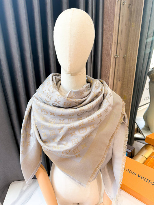 Khăn LV Ánh Kim Ghi Vàng 12/5