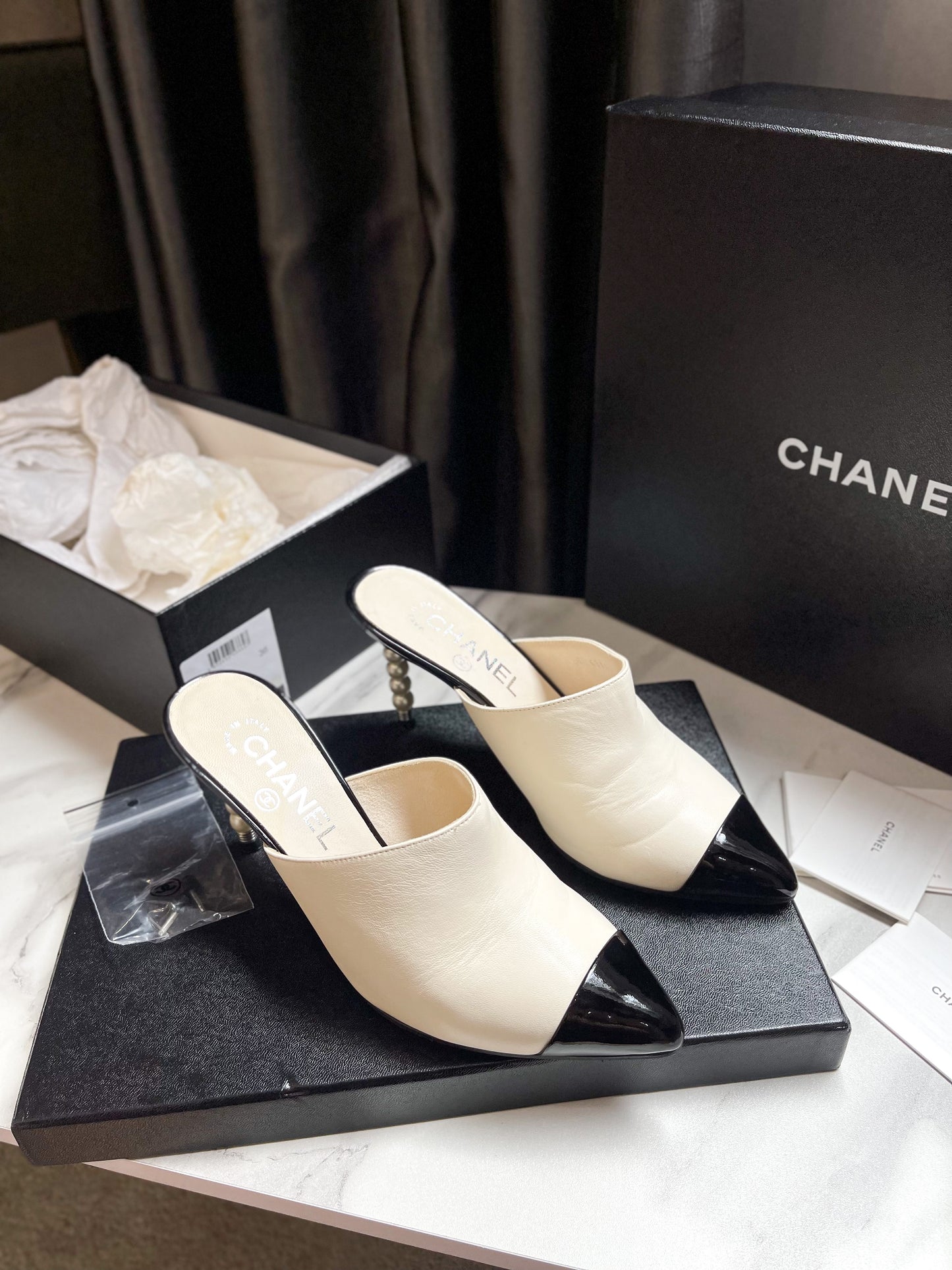 Sục Chanel Trắng