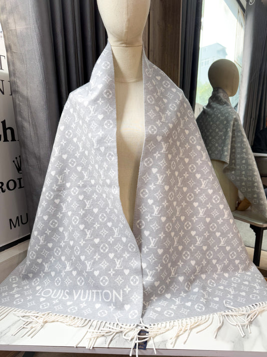 Khăn LV Game On Grey
