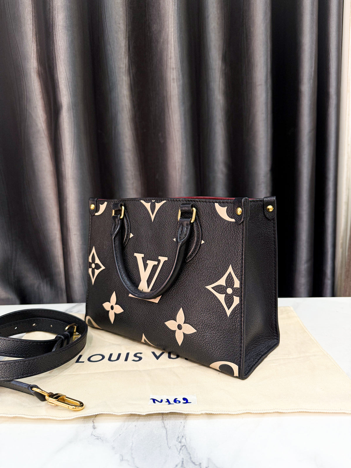 A A LV On The Go Da Bê TV162