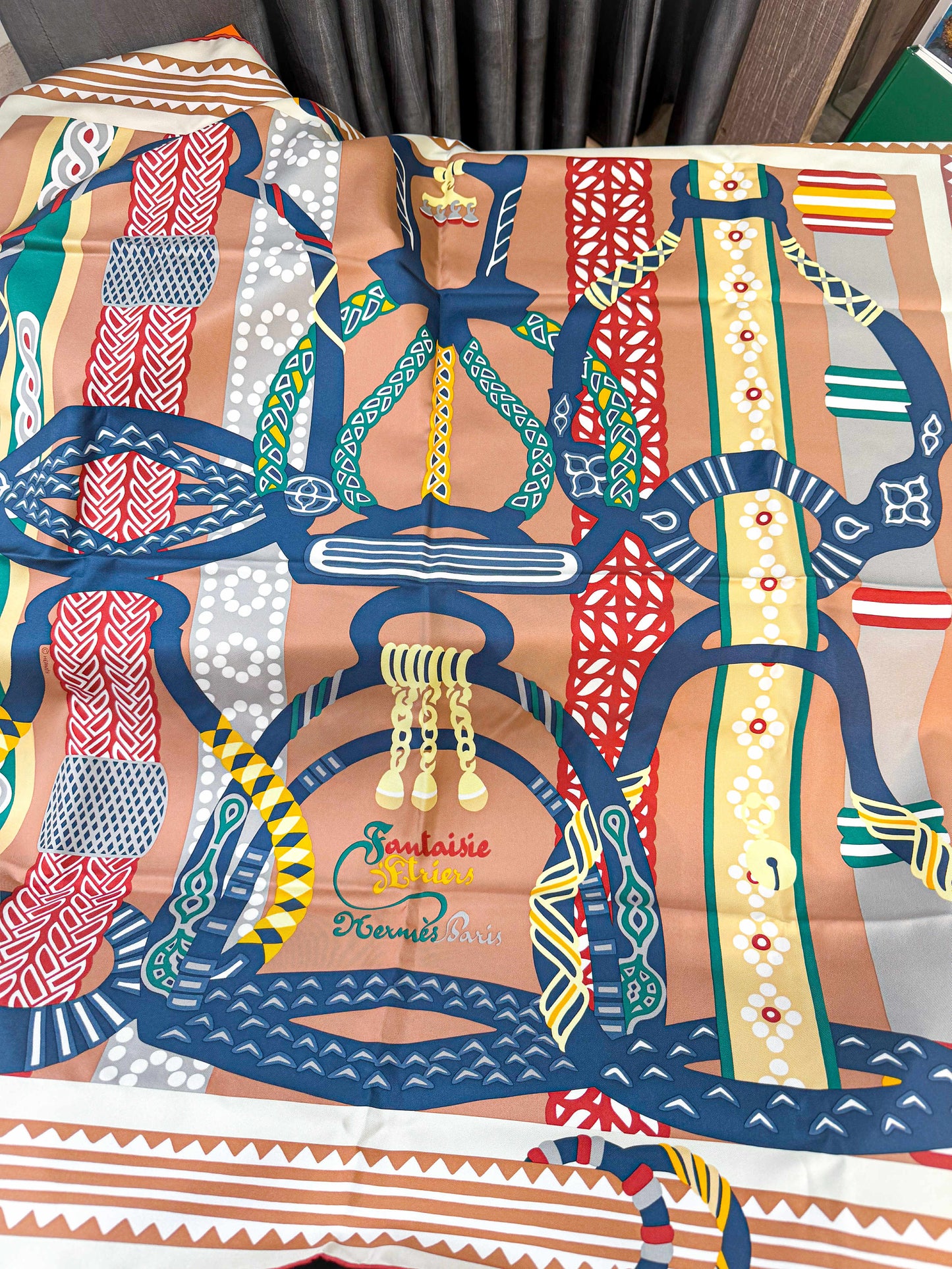 Khăn Lụa Hermes New Khổ 90x90 HN35 4/11