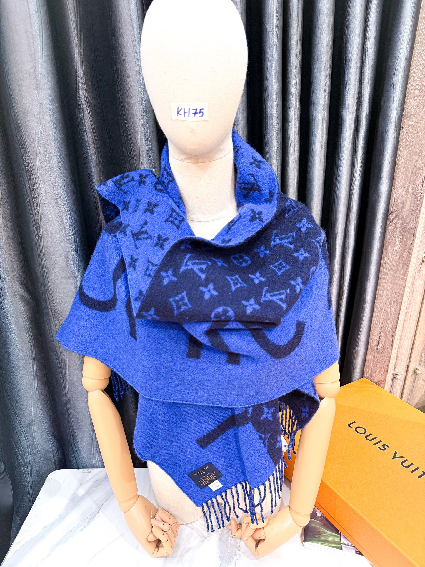 Khăn LV Cashmere Xanh KH75 11/12