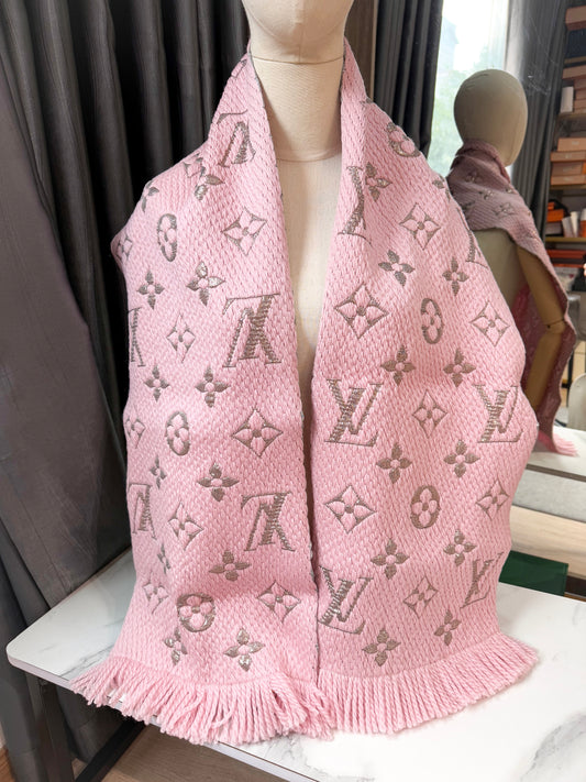 Khăn LV Len Hồng Ánh Kim