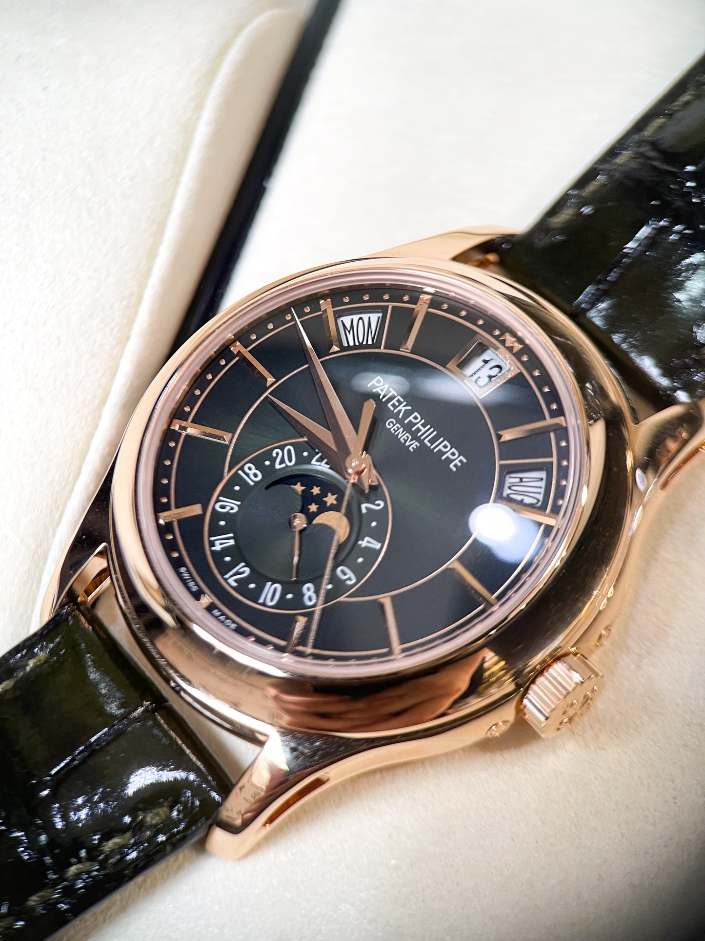 Đồng Hồ Patek Philippe 5205R Green Olive