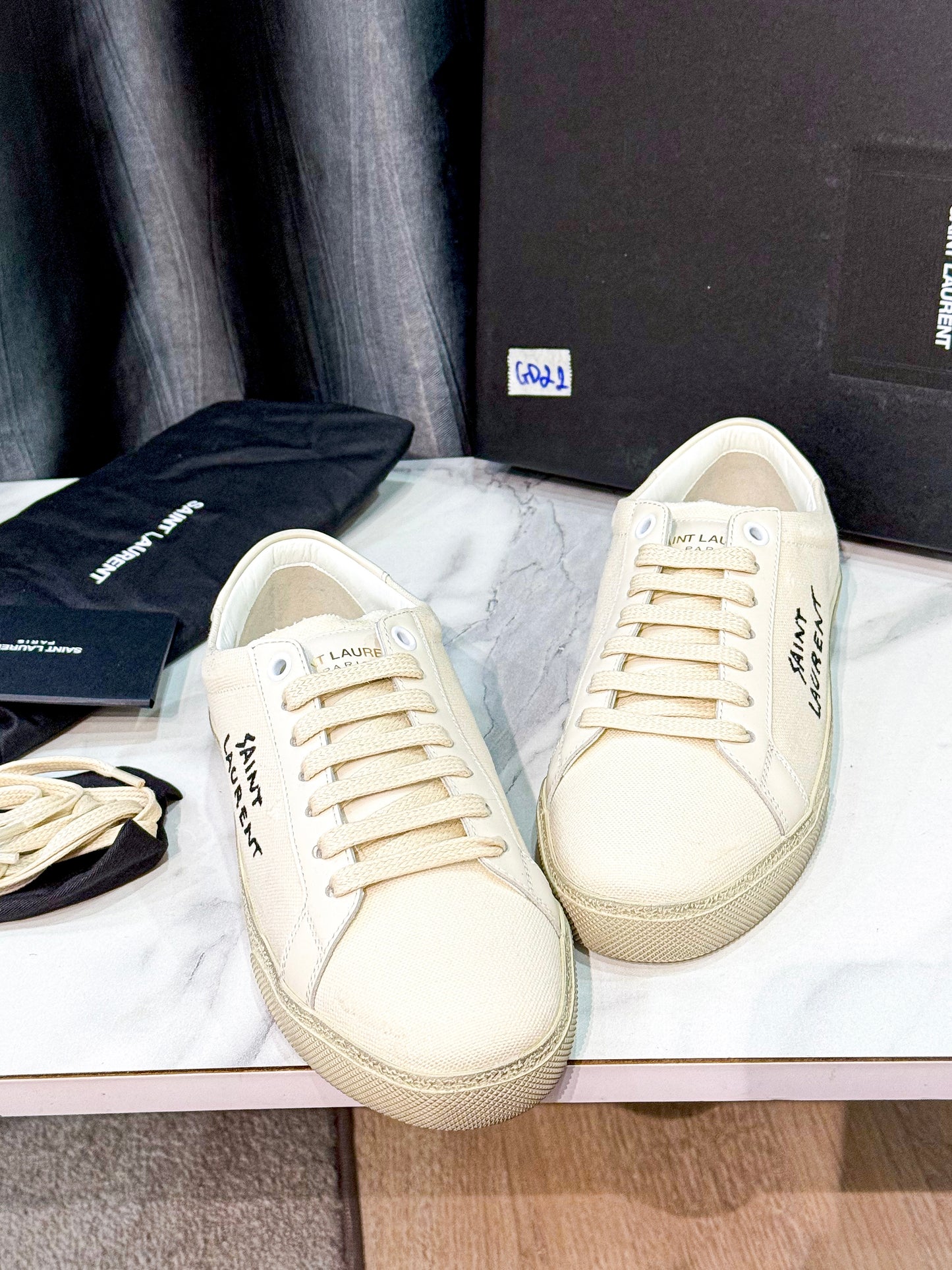 Giày YSL Trẳng Bẩn Size 35.5 New