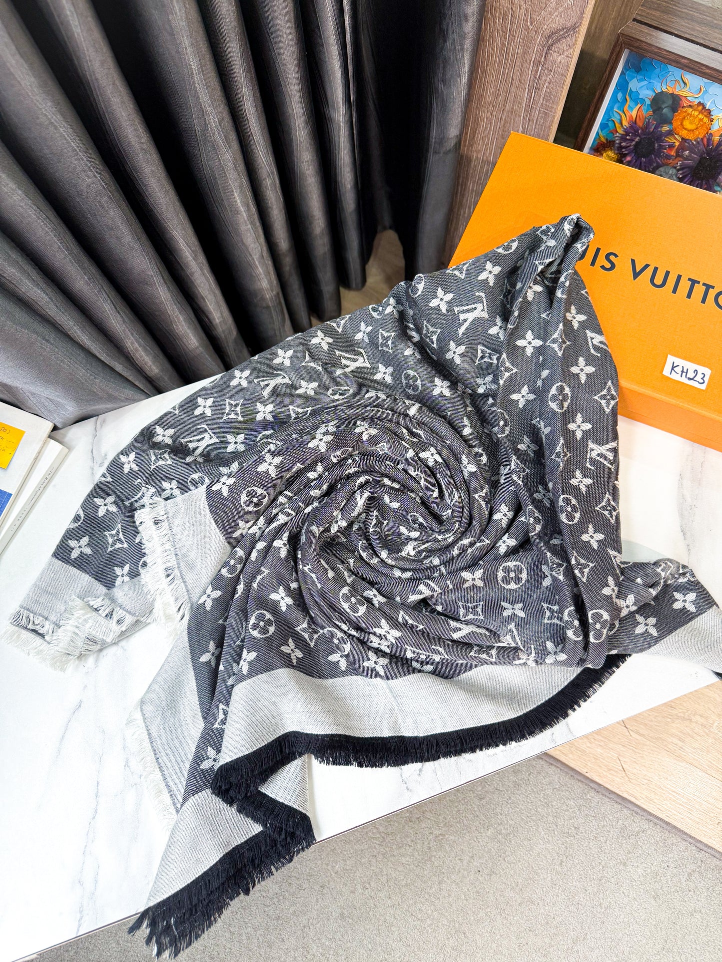 Khăn LV Denim Ghi Đen Ghi KH23 6/11