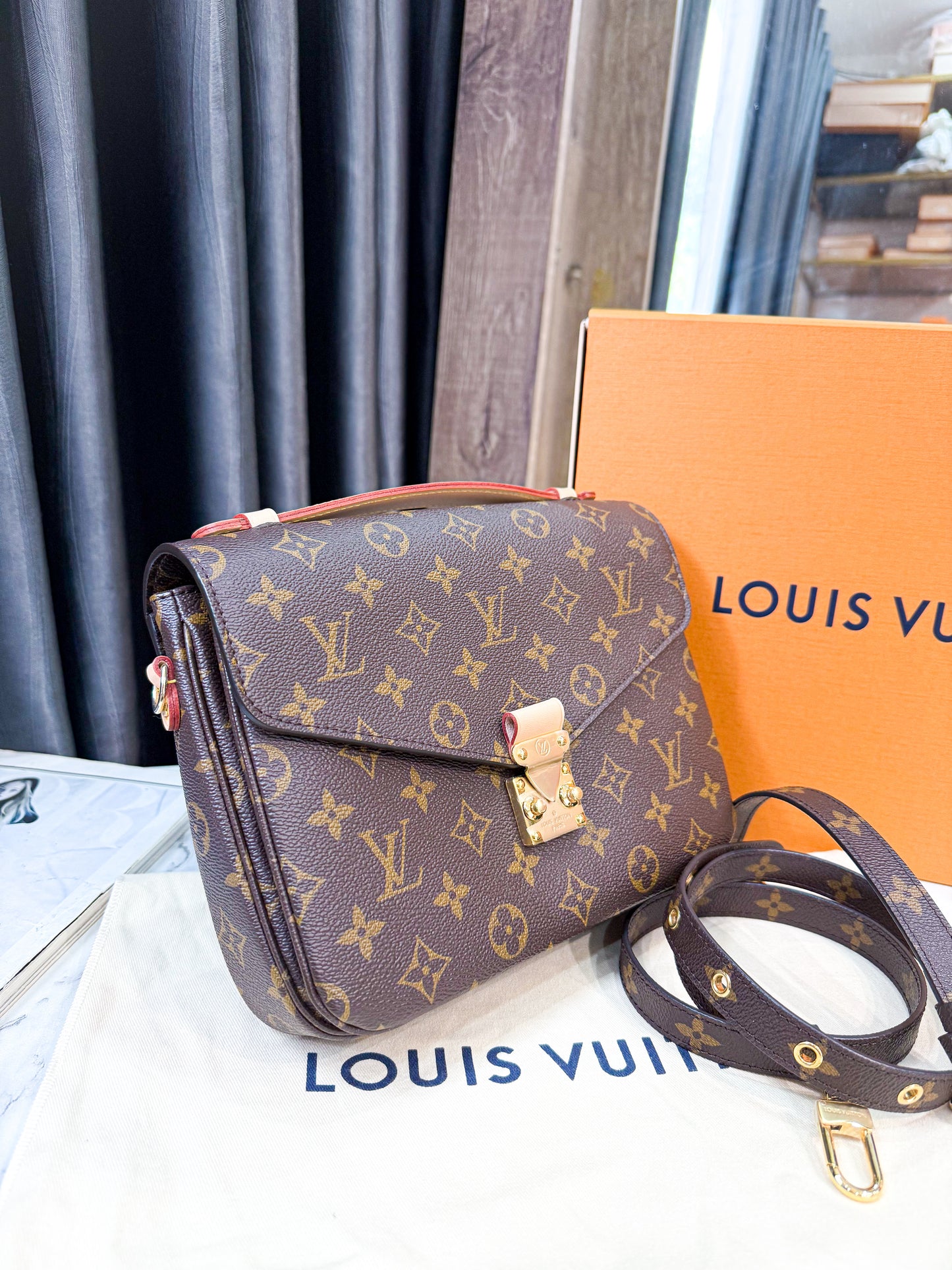 LV Metis New Trưng Bày