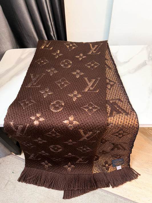 Khăn LV Len Nâu Ánh Kim