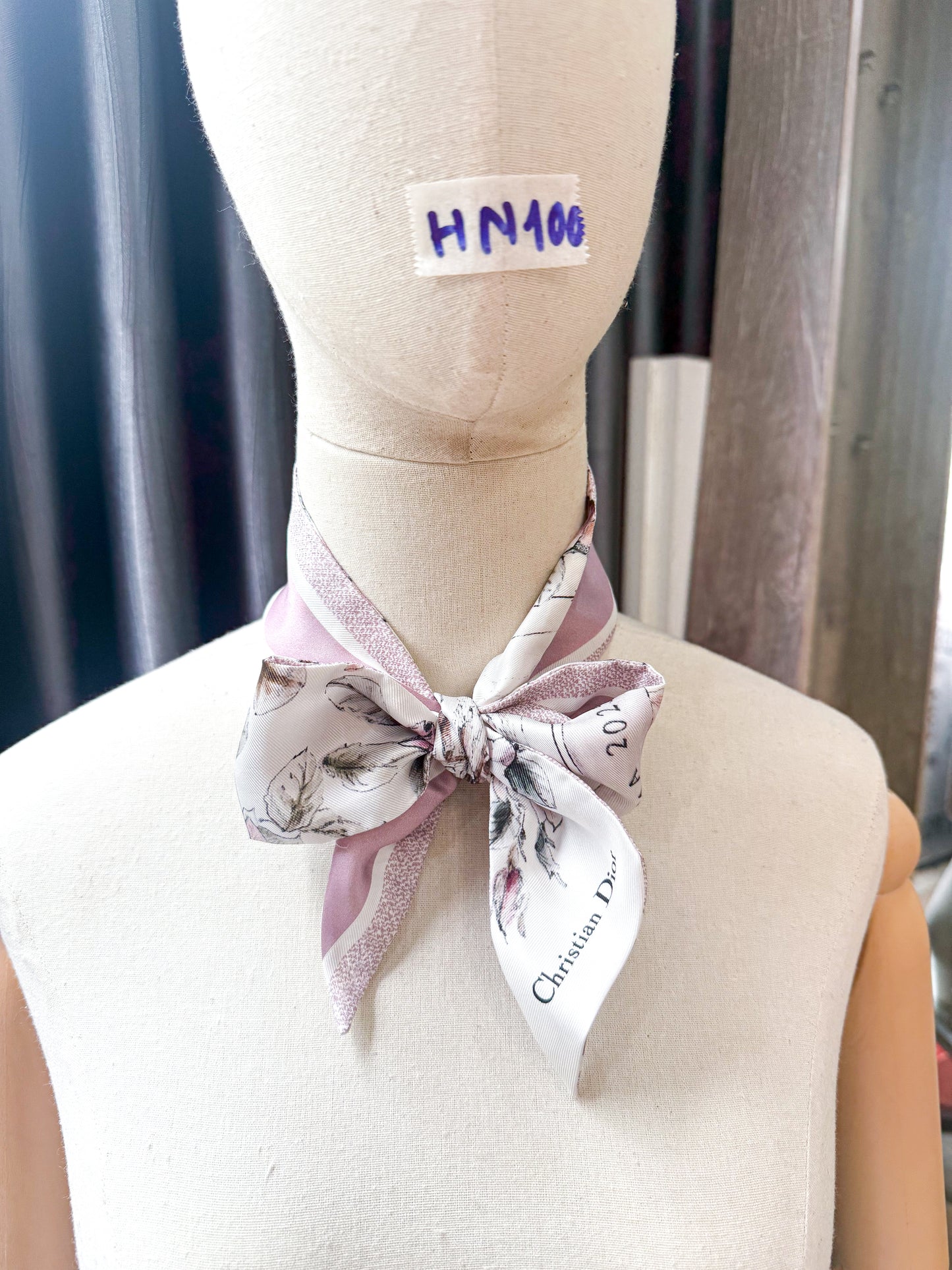 Khăn Twilly Dior New Trưng Bày HN100