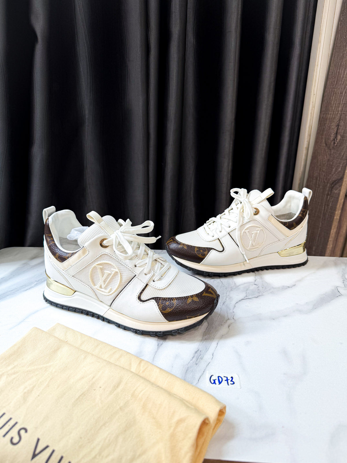 Giày LV Hot Trắng Size 36 GD73