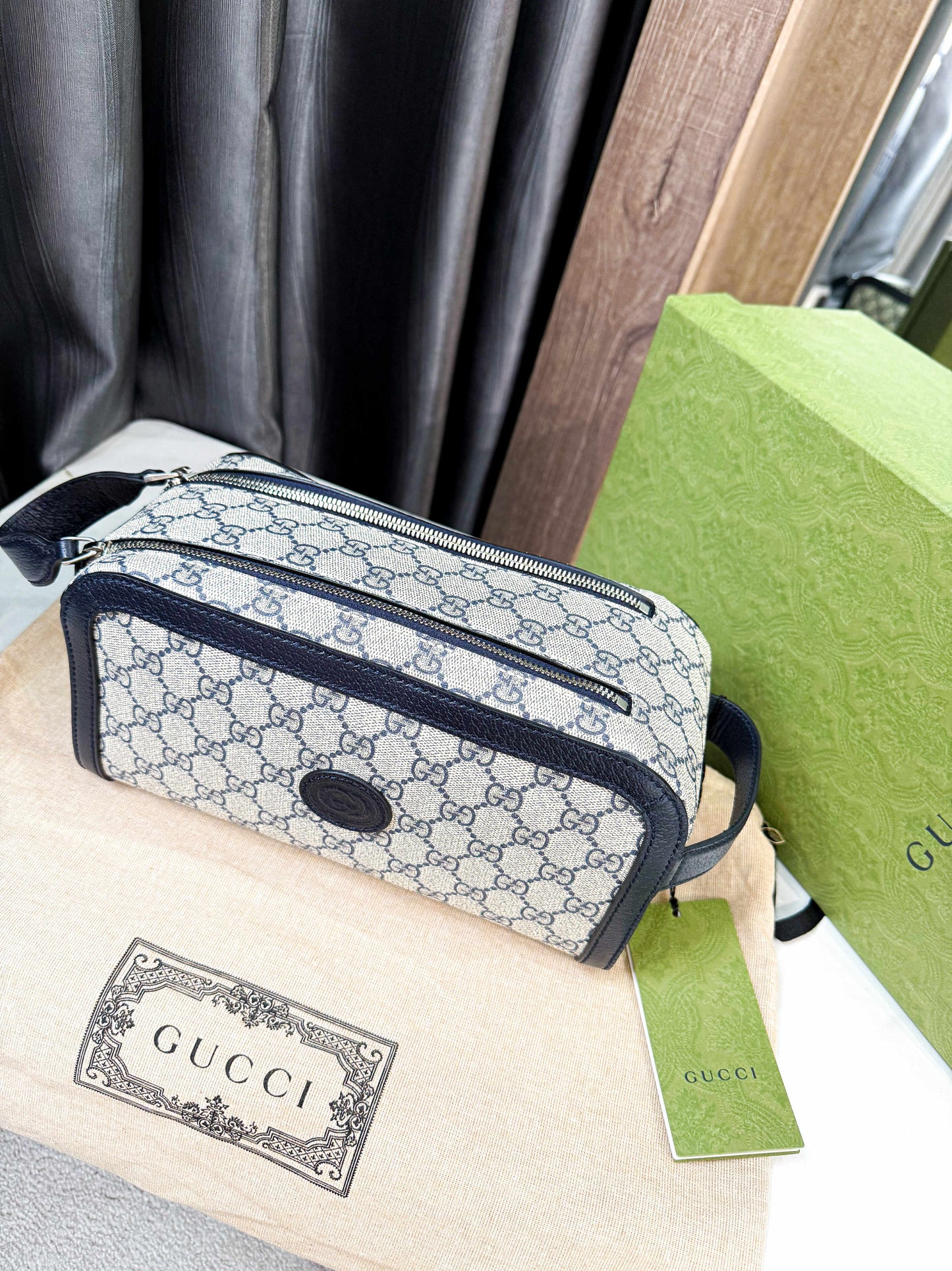 A Gucci Pouch Toiletry New