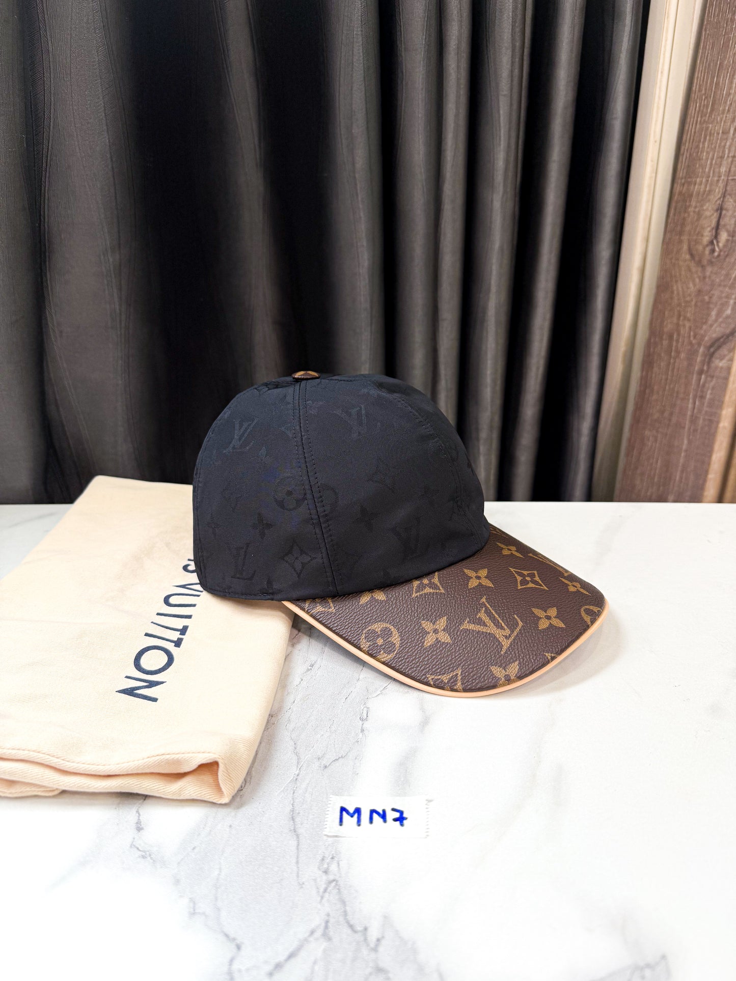 Mũ LV Hot MN7