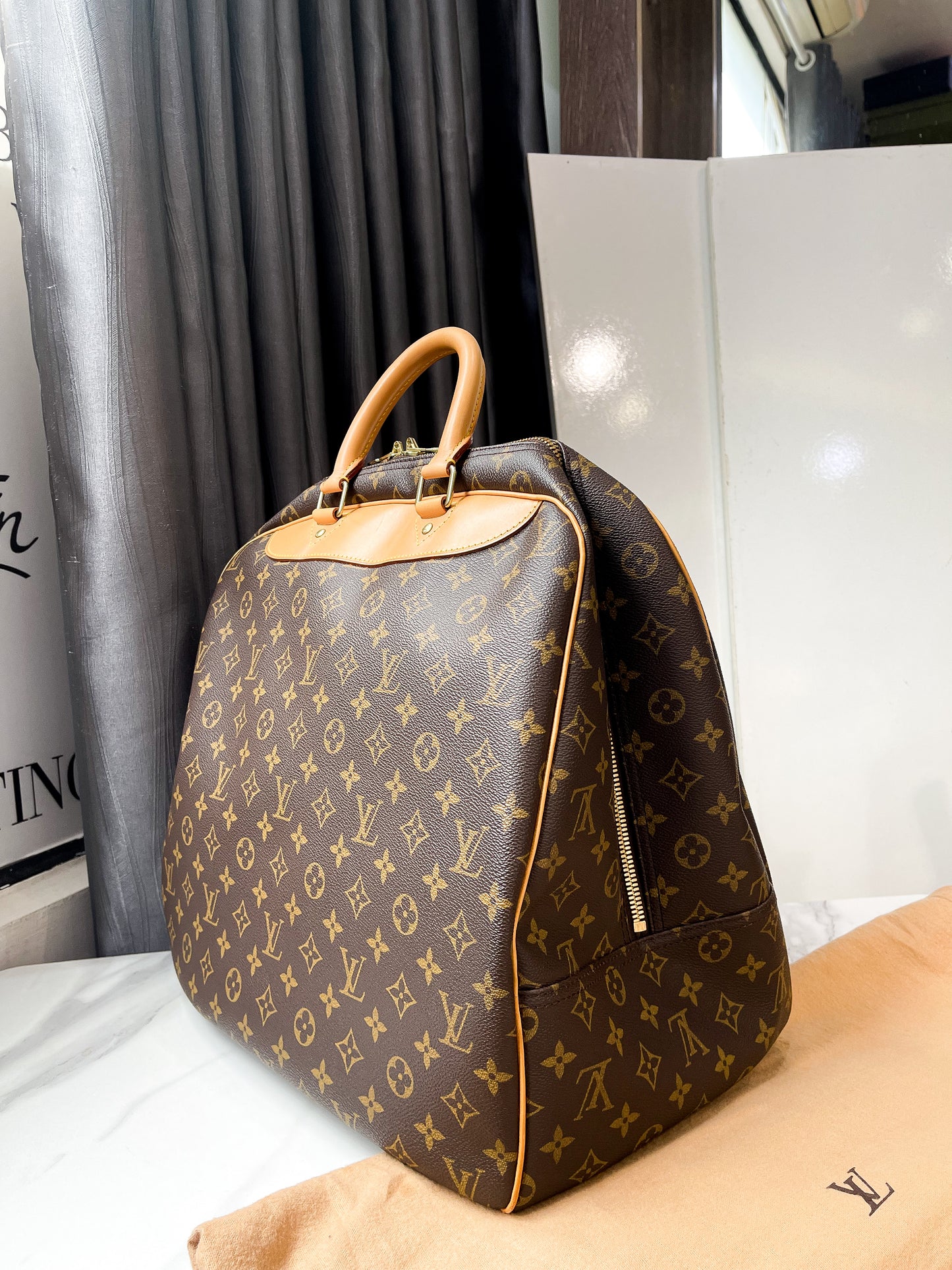 LV Boston Mono