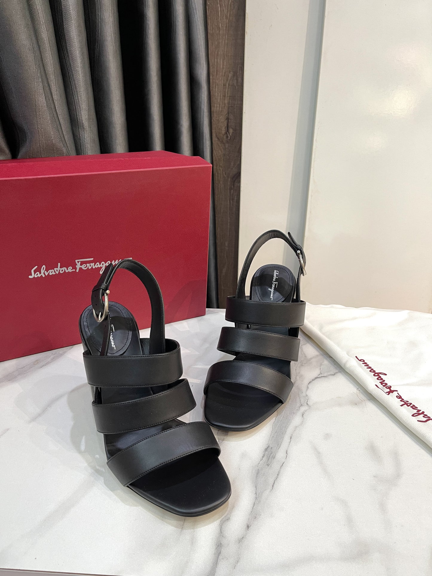 Sandal Salvatore New Size 7