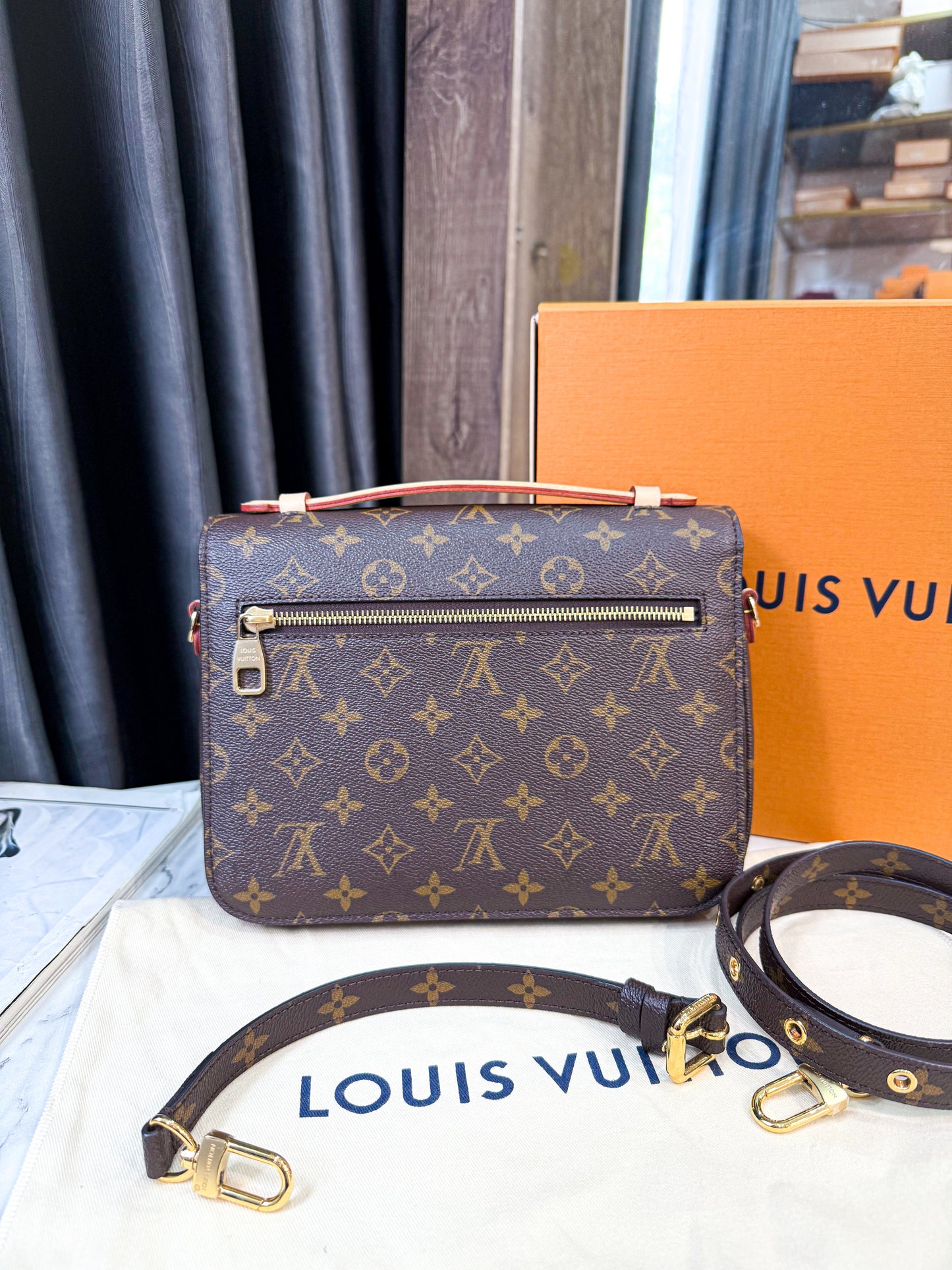 LV Metis New Trưng Bày