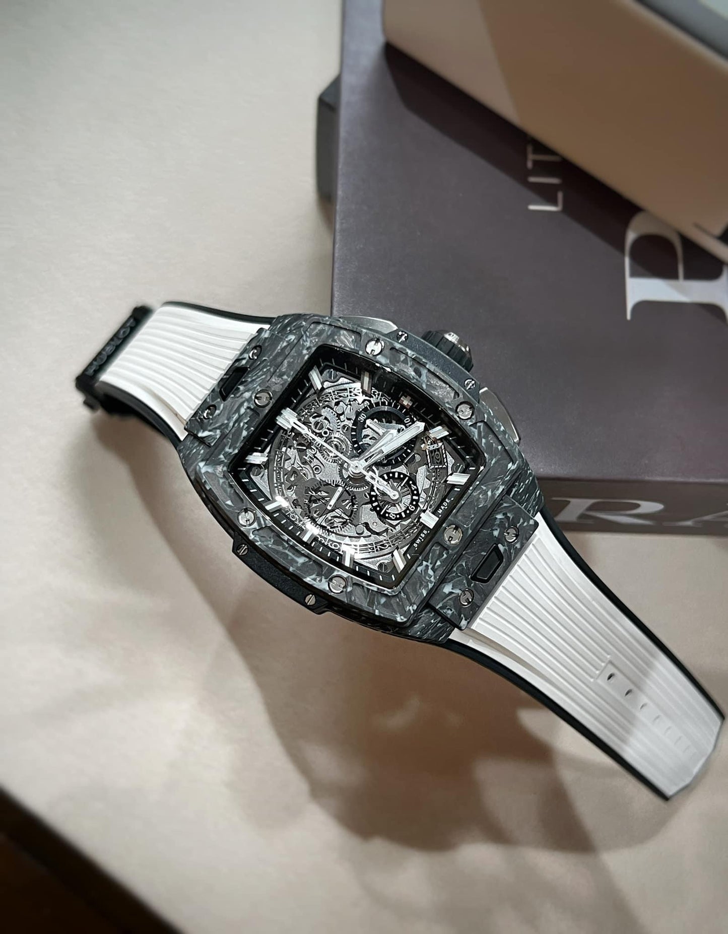 Đồng Hồ Hublot Spirit Of Bigbang Carbon White Malaysia Limited 88pcs